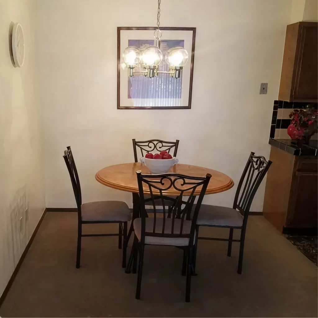 Dining area with round table and chairs inside Walnut Gardens Apartments